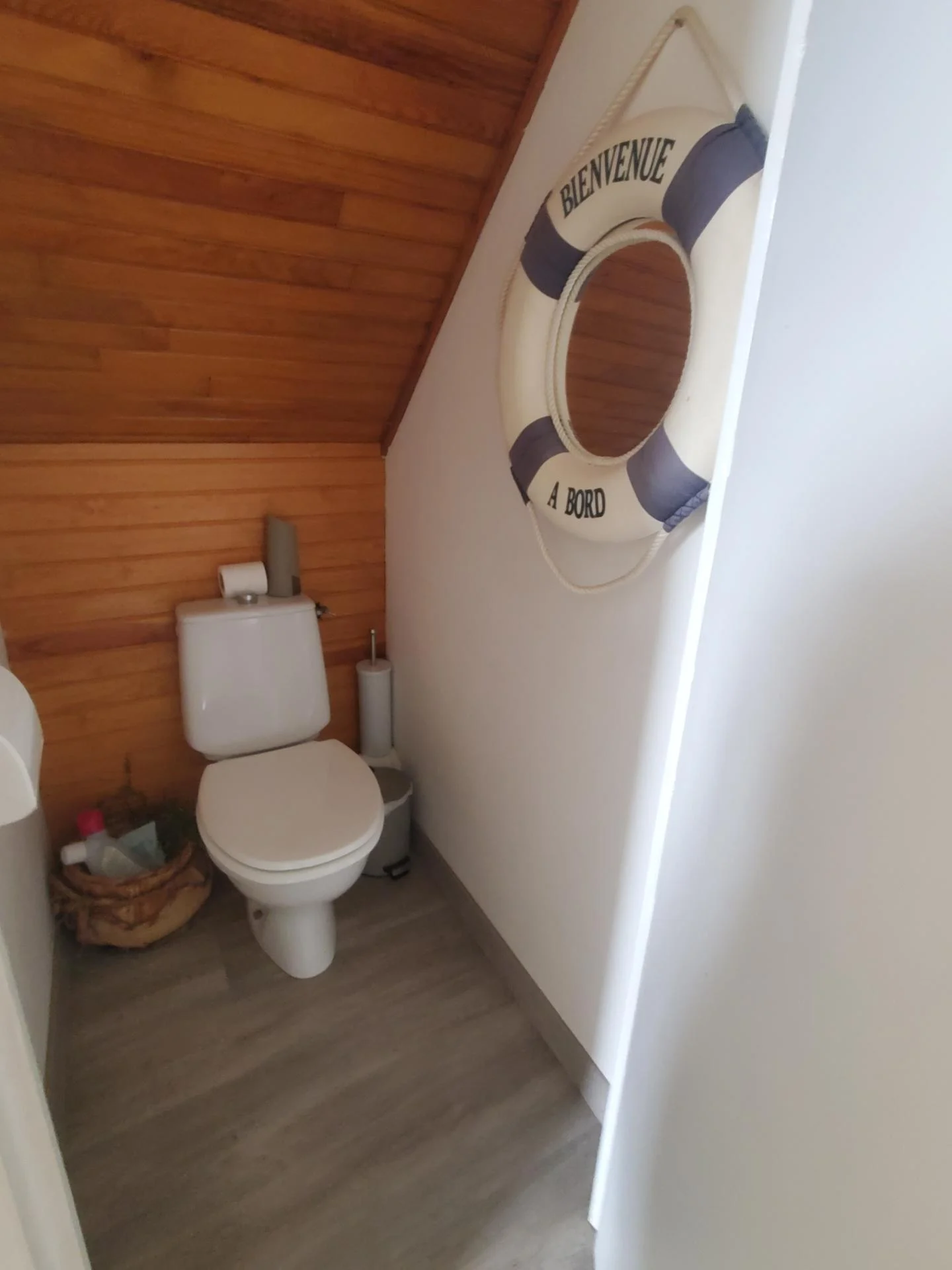 Toilettes à l'étage